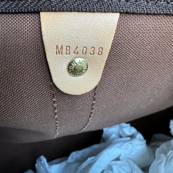 Authentic Louis Vuitton Keepall 55 - Picture 6 of 11